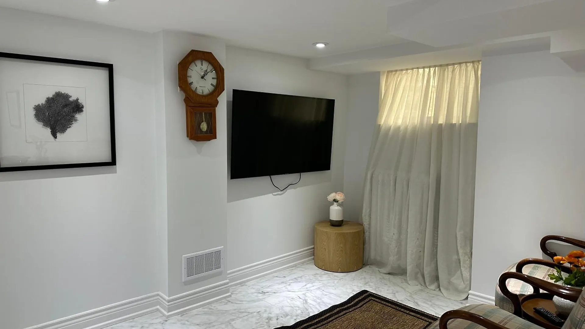Double Bedroom On Up Or 3 Bedrooms In Basement Near Eglinton Subway Station Τορόντο 0*,