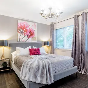 downtown-luxury-victorian-retreat.niagara-fallshotels.com/