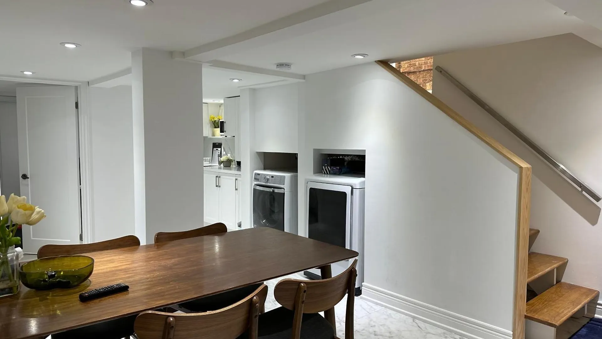 Double Bedroom On Up Or 3 Bedrooms In Basement Near Eglinton Subway Station Toronto