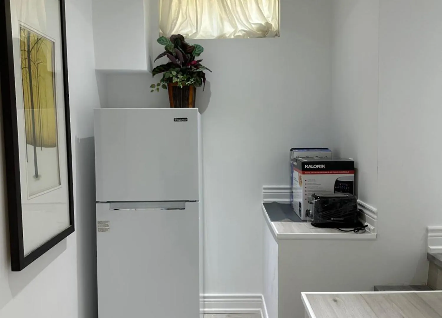 Double Bedroom On Up Or 3 Bedrooms In Basement Near Eglinton Subway Station Toronto