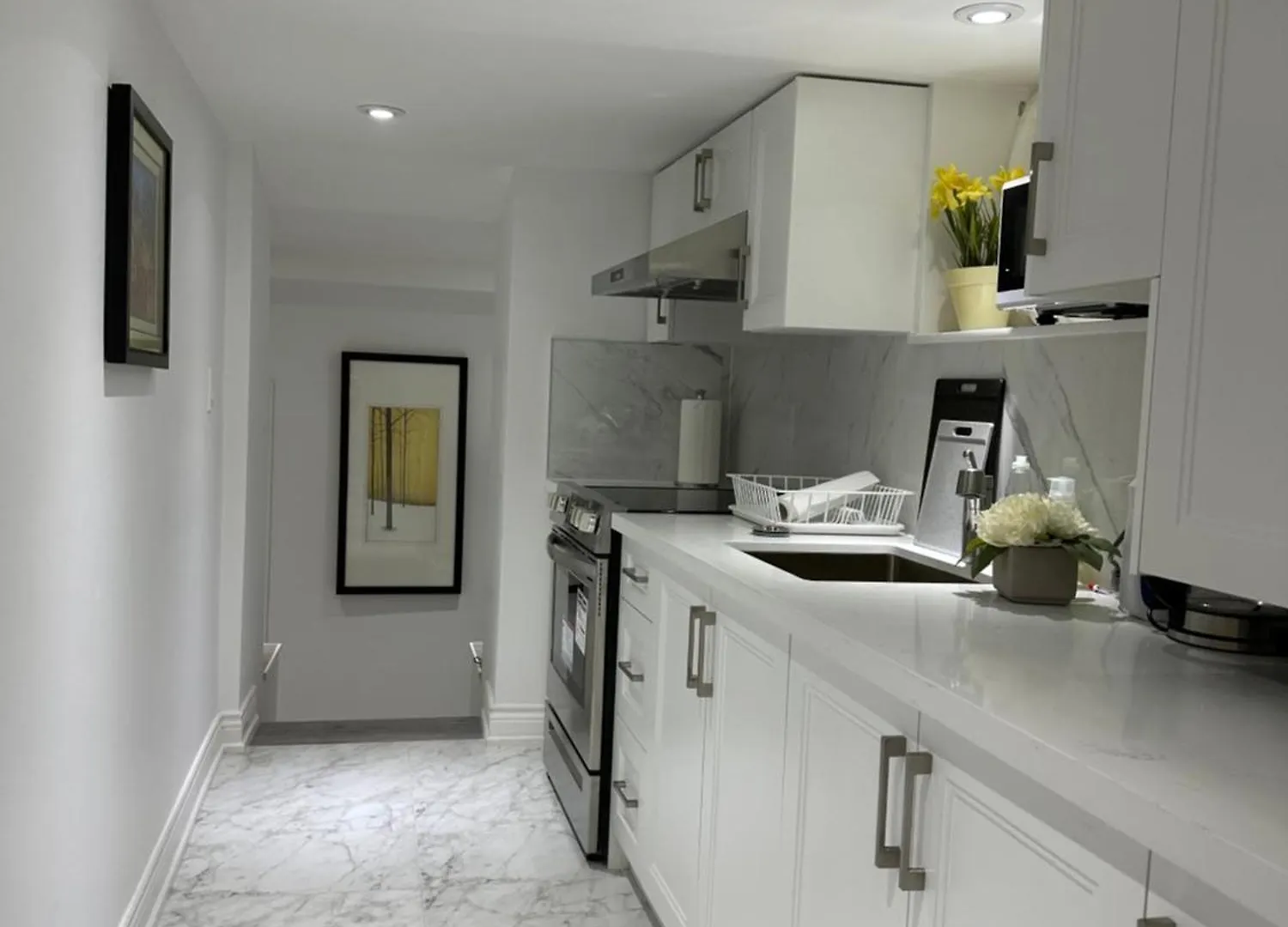 Double Bedroom On Up Or 3 Bedrooms In Basement Near Eglinton Subway Station Toronto Maison d'hôtes