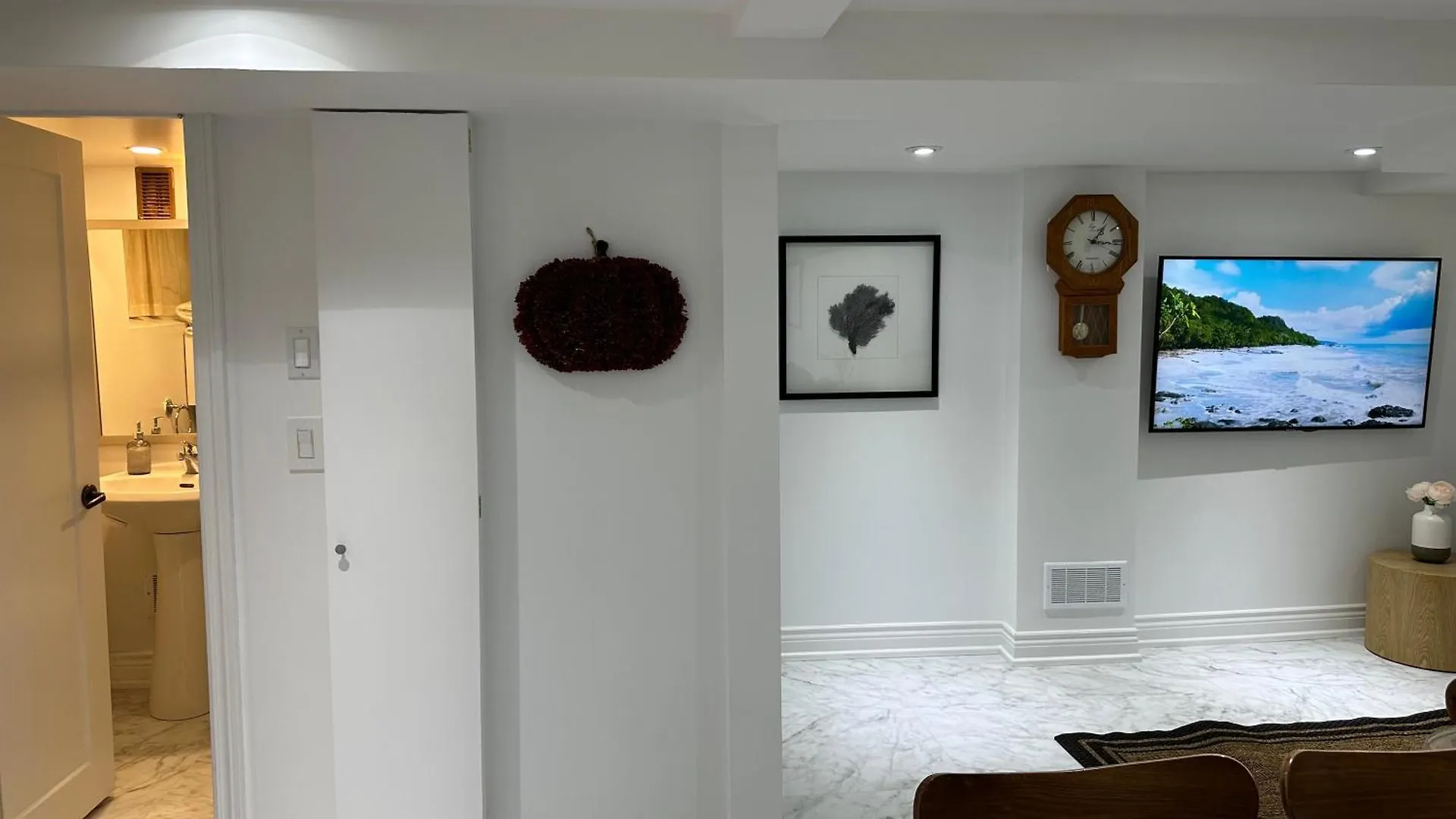 Maison d'hôtes Double Bedroom On Up Or 3 Bedrooms In Basement Near Eglinton Subway Station Toronto