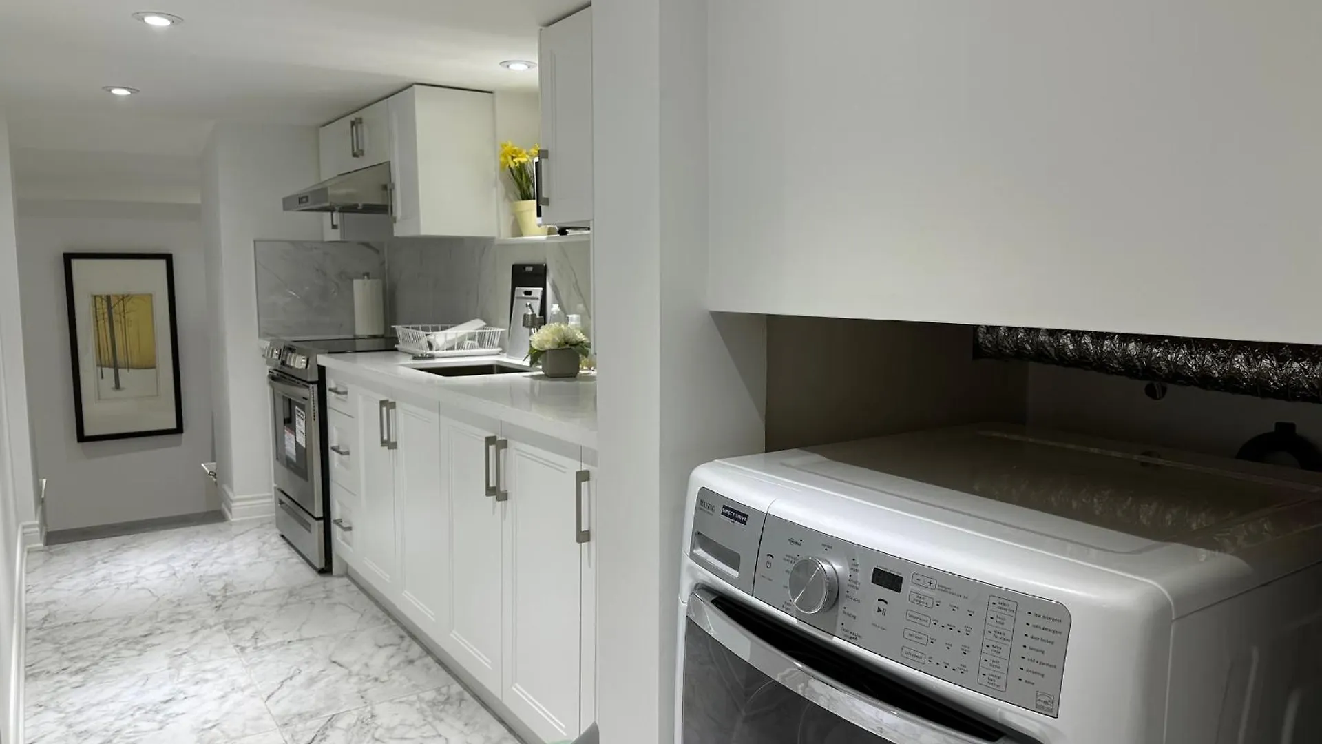 Maison d'hôtes Double Bedroom On Up Or 3 Bedrooms In Basement Near Eglinton Subway Station Toronto Canada