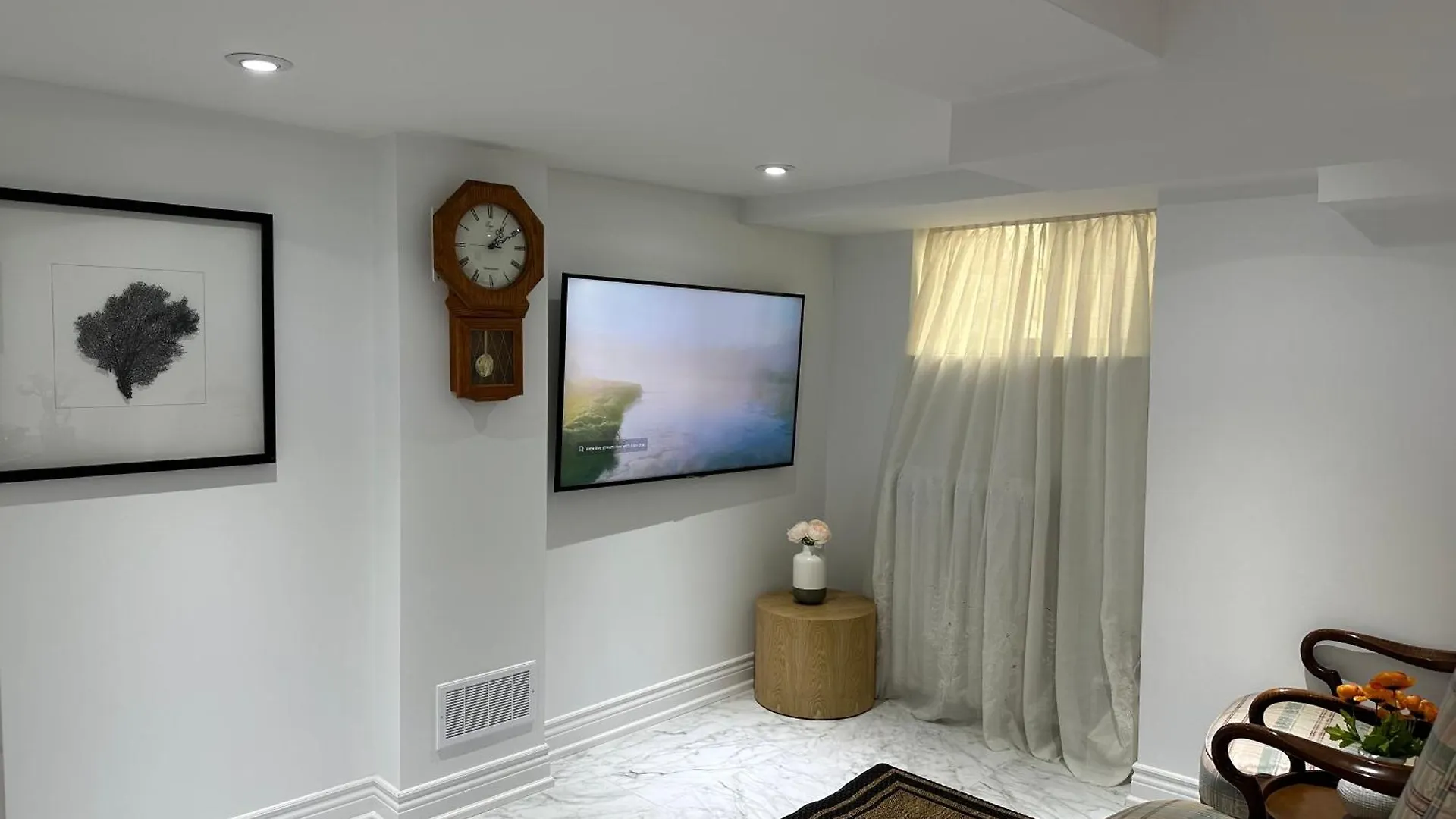 Maison d'hôtes Double Bedroom On Up Or 3 Bedrooms In Basement Near Eglinton Subway Station Toronto