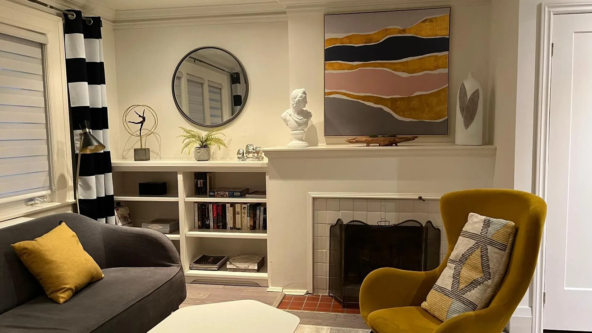 Maison d'hôtes Double Bedroom On Up Or 3 Bedrooms In Basement Near Eglinton Subway Station Toronto