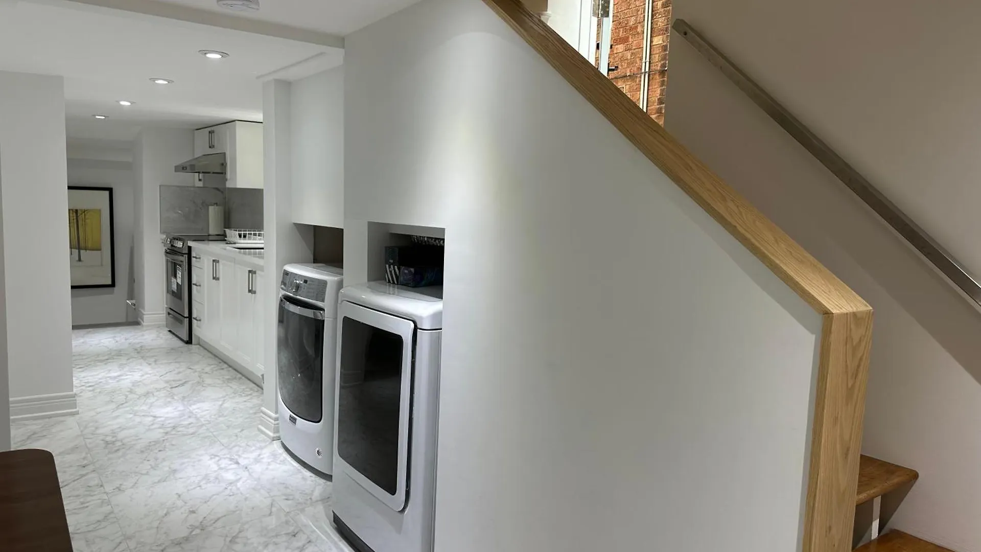 Maison d'hôtes Double Bedroom On Up Or 3 Bedrooms In Basement Near Eglinton Subway Station Toronto
