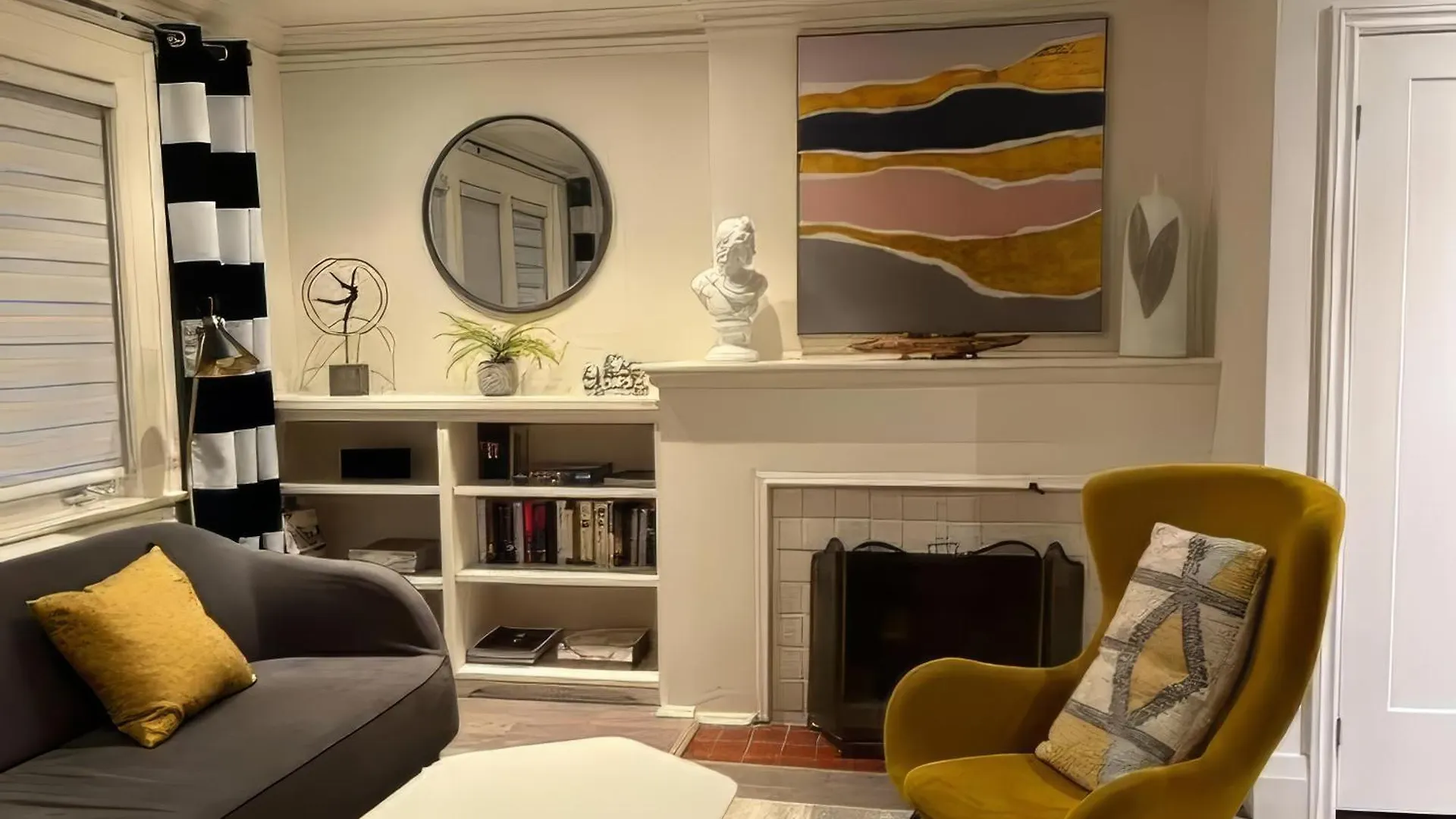 Maison d'hôtes Double Bedroom On Up Or 3 Bedrooms In Basement Near Eglinton Subway Station Toronto
