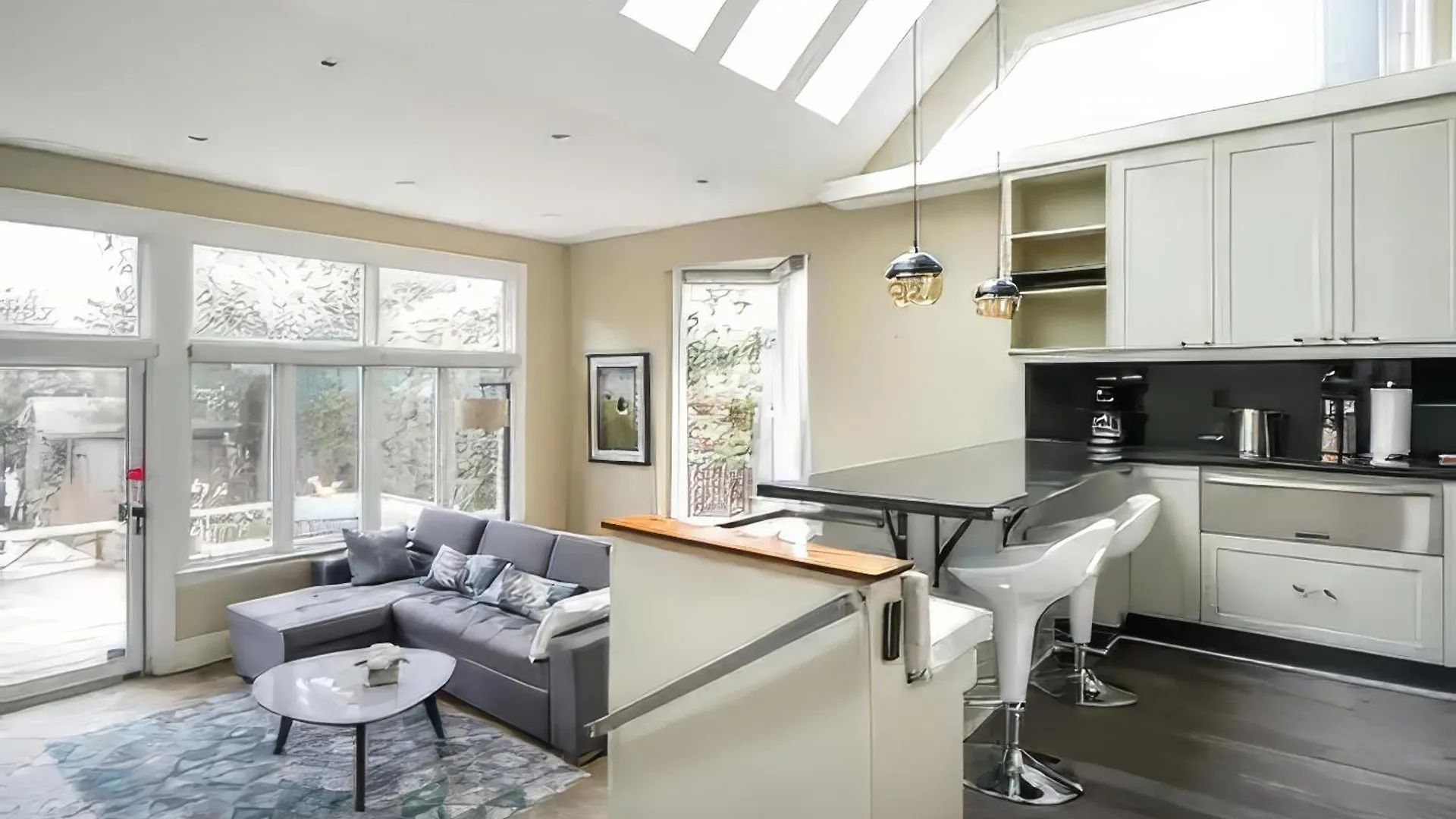 Double Bedroom On Up Or 3 Bedrooms In Basement Near Eglinton Subway Station Toronto Maison d'hôtes