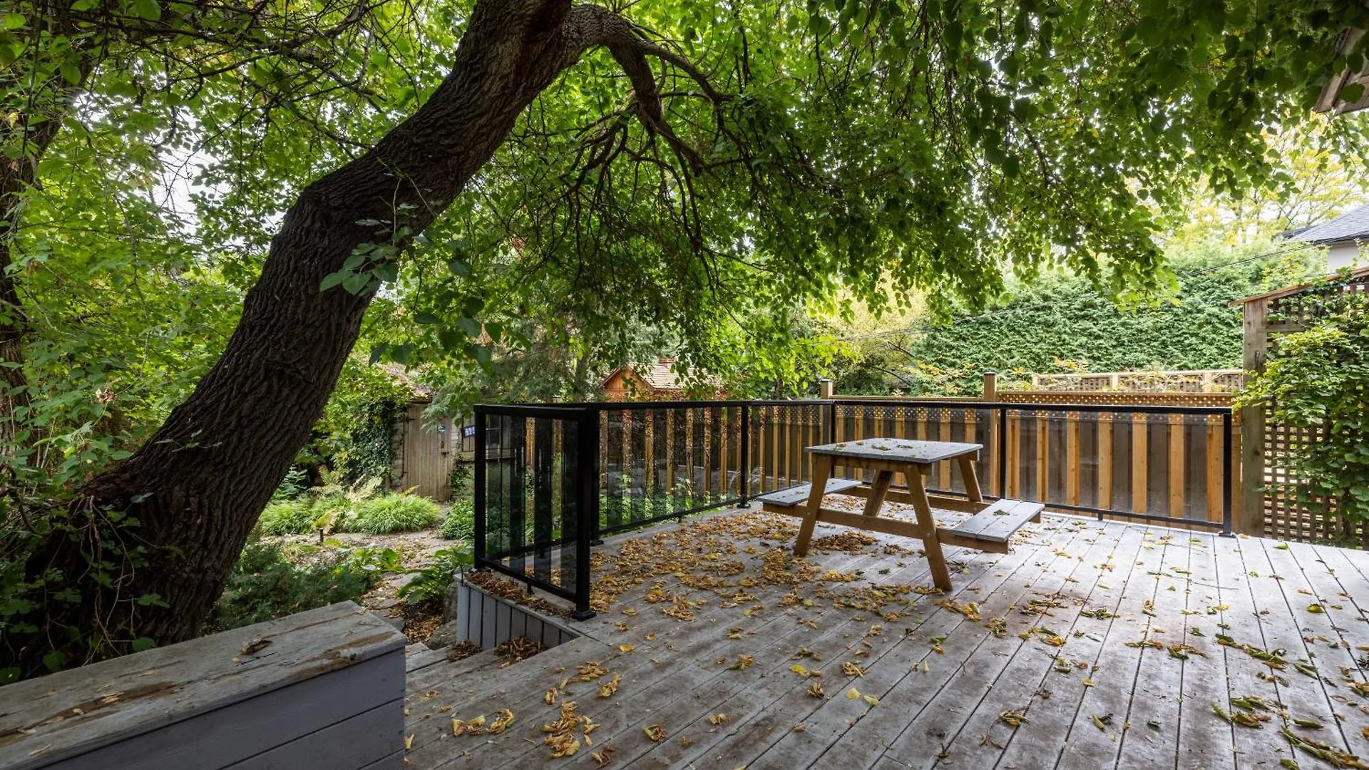 Double Bedroom On Up Or 3 Bedrooms In Basement Near Eglinton Subway Station Toronto Maison d'hôtes