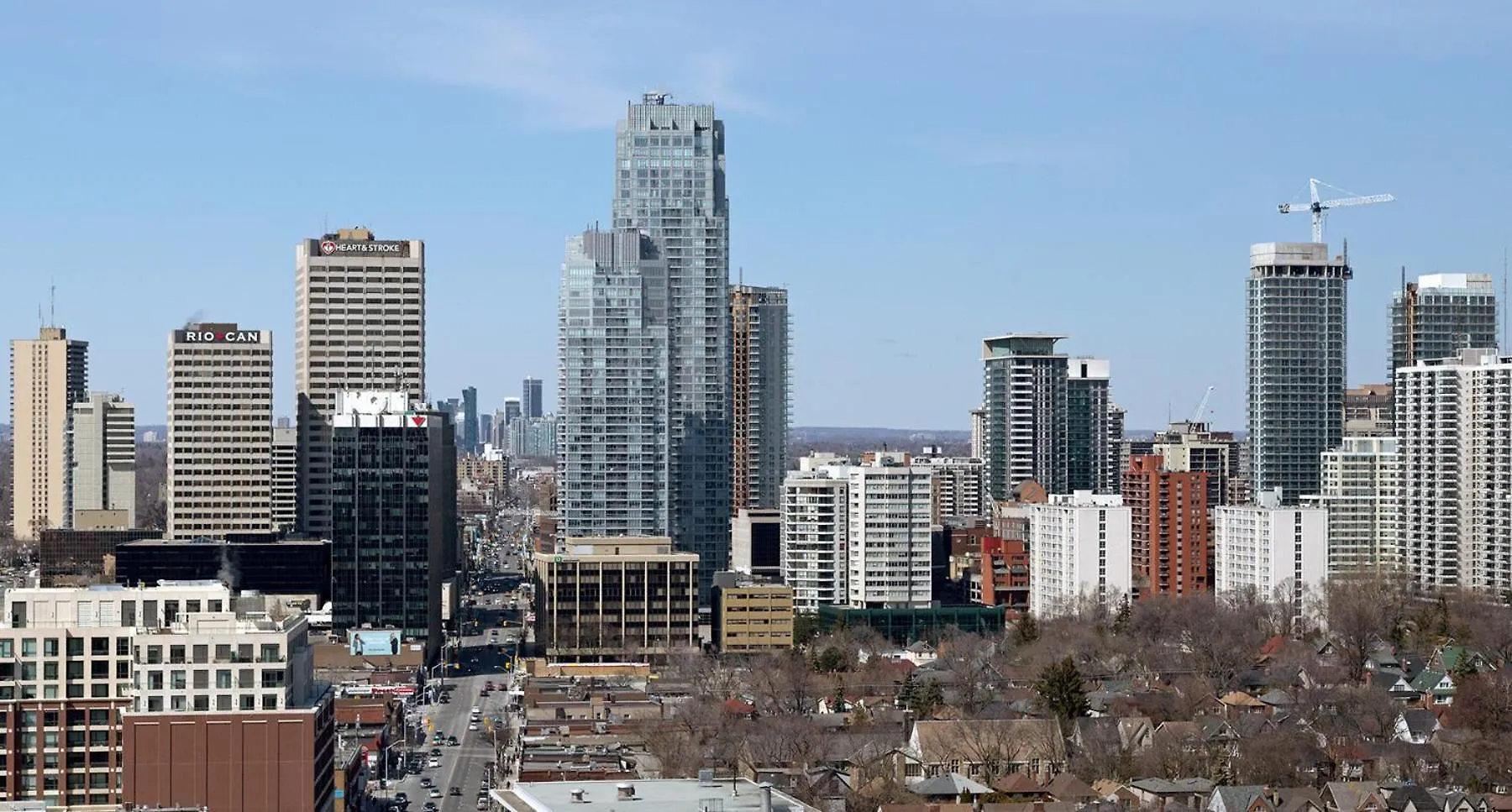 Double Bedroom On Up Or 3 Bedrooms In Basement Near Eglinton Subway Station Toronto Maison d'hôtes